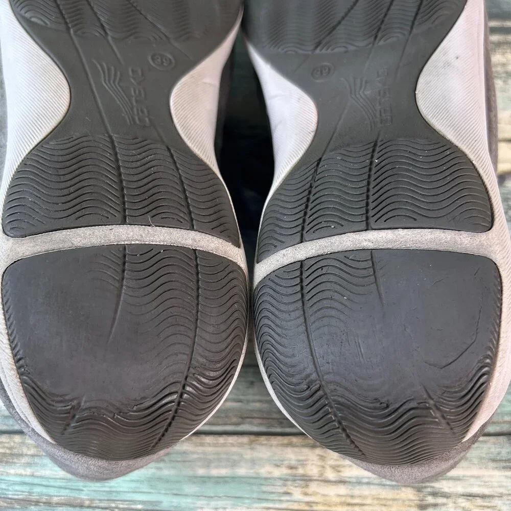 Dansko Sneakers Womens Harmony Size 8.5-9 Gray Suede Casual Shoes Comort Walking